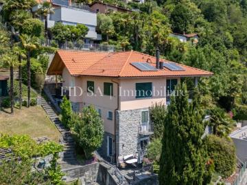 SOLDUNO Ampio appartamento con vista imprendibile in casa bifamiliare