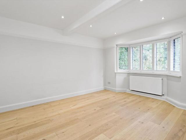 SOLE AGENT* A great family home in Effingham. Perfectly positioned on a sprawling 1.3 acre plot, a magnificent property offers an exquisite blend of elegance and tranquillity