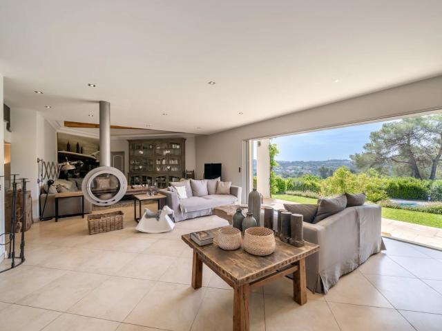 Sole Agent in Mougins: Located in a highly sought after neig. 450m² Mougins