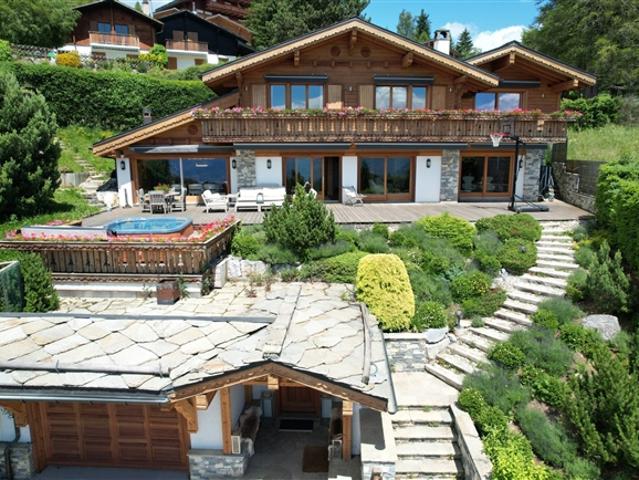 SOLE AGENT – Prächtiges Chalet mit Panoramablick auf die Rhôneebene und die Alpen