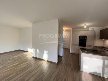 Sole agent Villa 4 bedrooms 3 bathrooms Parking spaces