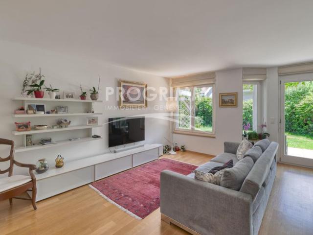 Sole agent 3 bedroom house with garage Large room in the basement Garden