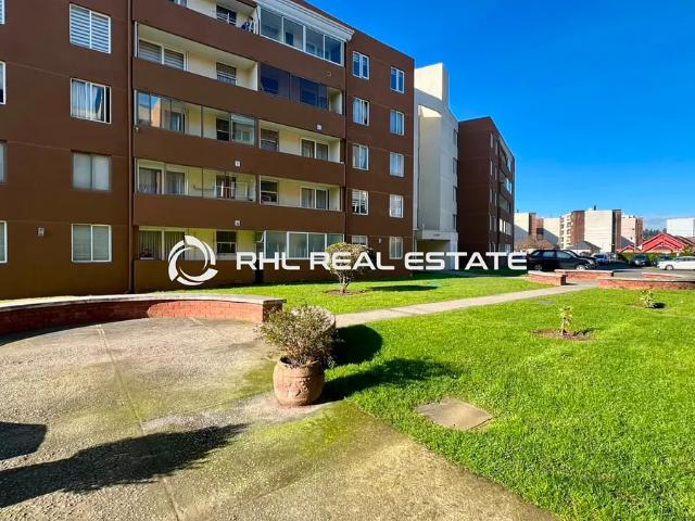Soleado departamento frente al colegio almondale