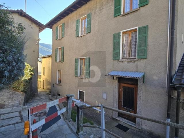 SOLEGGIATA CON GIARDINO