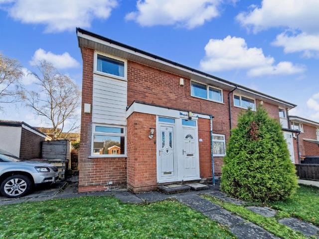 Solent Drive, Bolton, BL3 2 bed maisonette to rent £900 pcm £208 pw