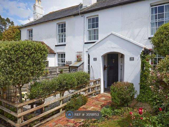 Solent View Road, Cowes PO31, 2 bed terraced house to rent, £2,058 pcm | PrimeLocation