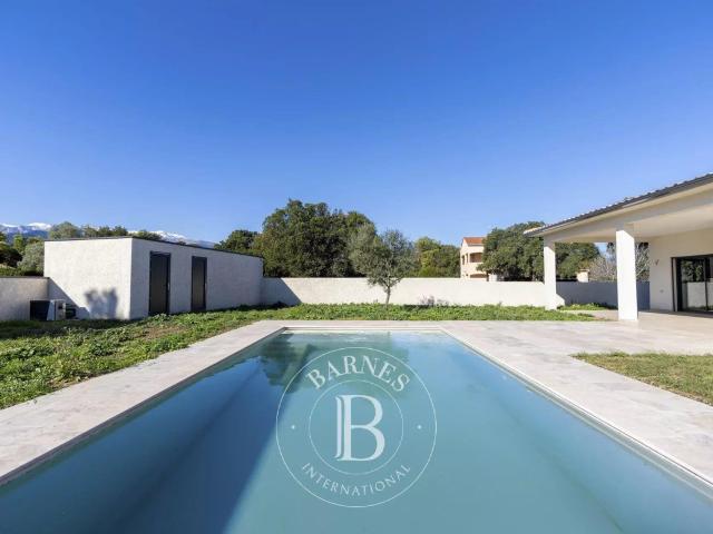 Solenzara, Marine de Solaro, Villa contemporaine, 5 chambres. 167m² Sari Solenzara
