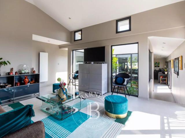 Solenzara. Villa 3 Chambres. Piscine. Aperçu mer. proche pla. 150m² Ventiseri