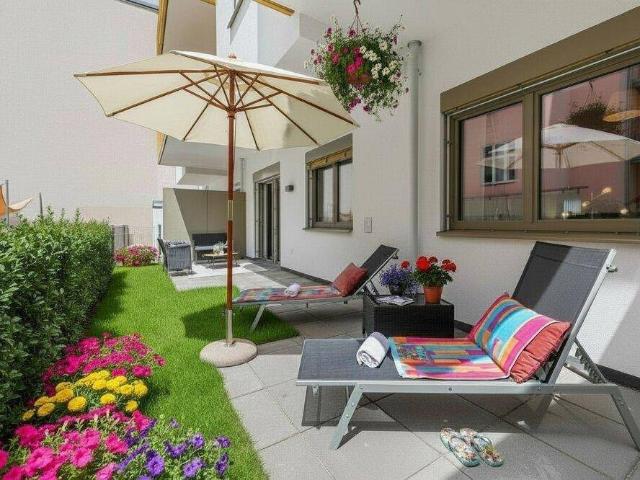 SOLEY Grüner Garten, geniale Größe! 4 Zimmer Wohnung mit extrahohen Räumen