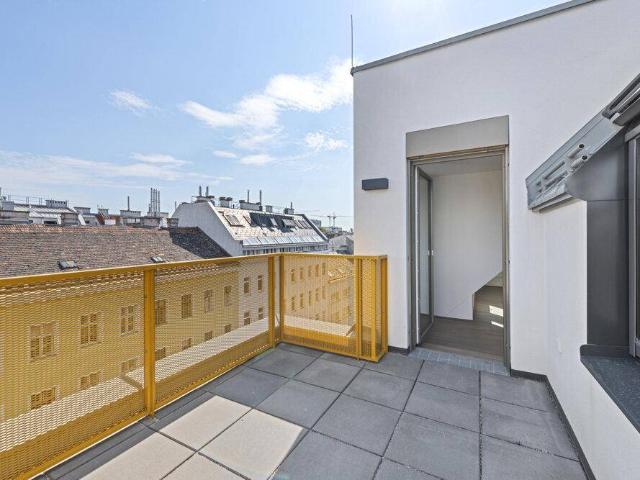 SOLEY Nice Living! Helle Dachgeschosswohnung mit Terrasse