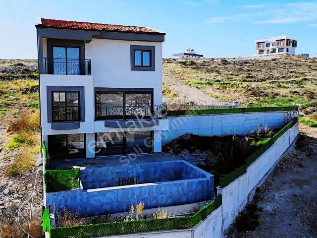 Soli Seyrek Villakent Havuzlu Satılık 3+2 Villa