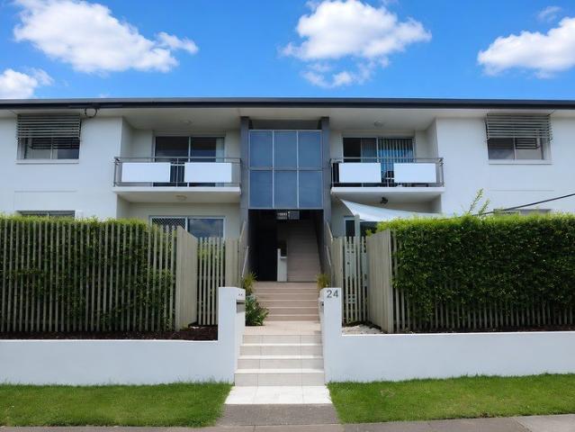 STUNNING TOP FLOOR UNIT WITH EASTERN ASPECT