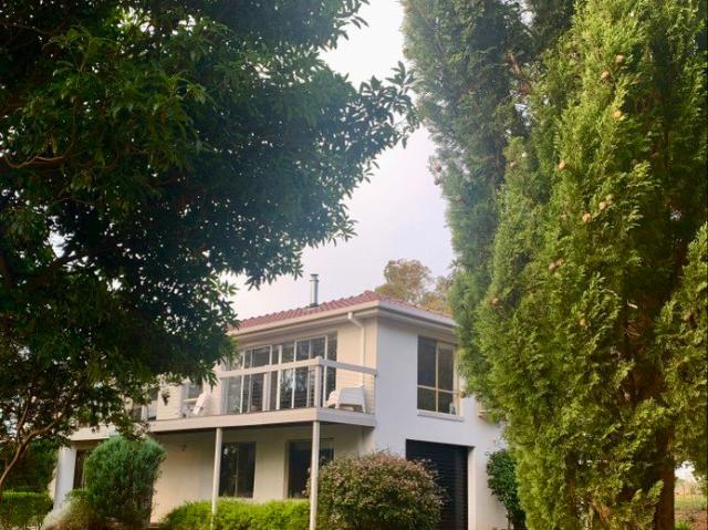 Solid Brick | 5 acres | 3 mins Smiths Beach | 4 mins Cowes Central