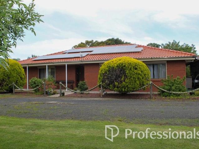 NEW PRICE $650,000 SOLID BRICK 3 BED. HOME ON 5 ACRES. COUNTRY LOCATION CLOSE TO TOWN