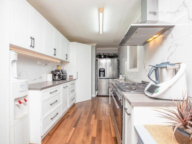 SOLID BRICK, UPDATED INTERIORS, SOLAR & A MASSIVE 851SQM BLOCK!