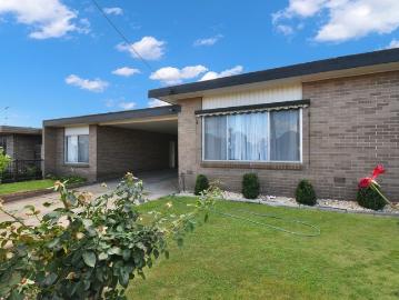 Solid Brick Veneer Home with Sleepout & Shedding