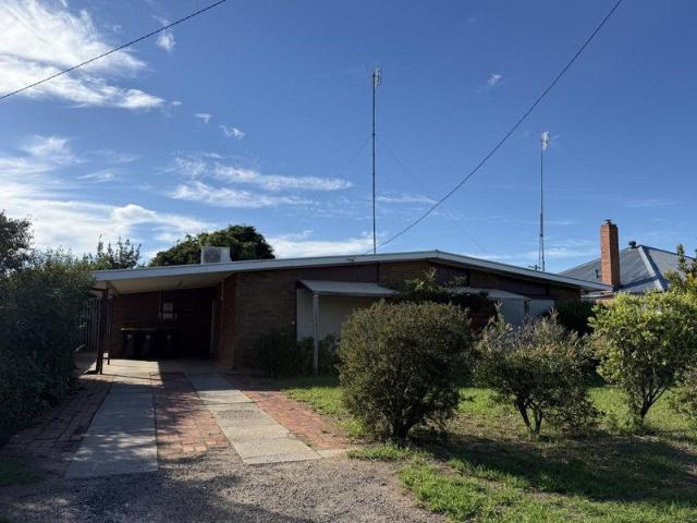Solid brick veneer home in quiet street