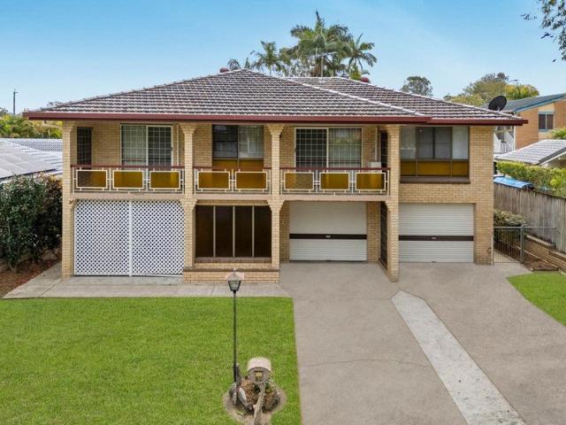 Solid Brick Home with Room to Grow 3 Beds, 2 Baths, 4 Car Garage, 558m²
