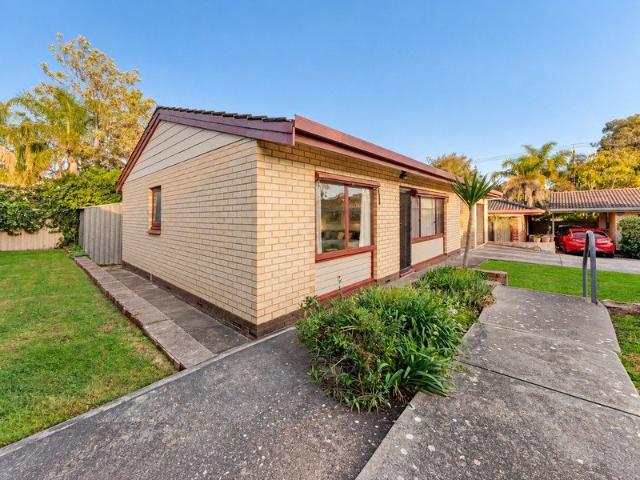 Solid Brick Living in an Unbeatable Ridgehaven Location
