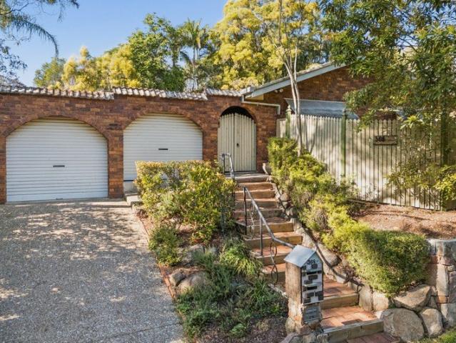 Solid Brick Lowset perfect for Renovators, Investors or First Home Buyers