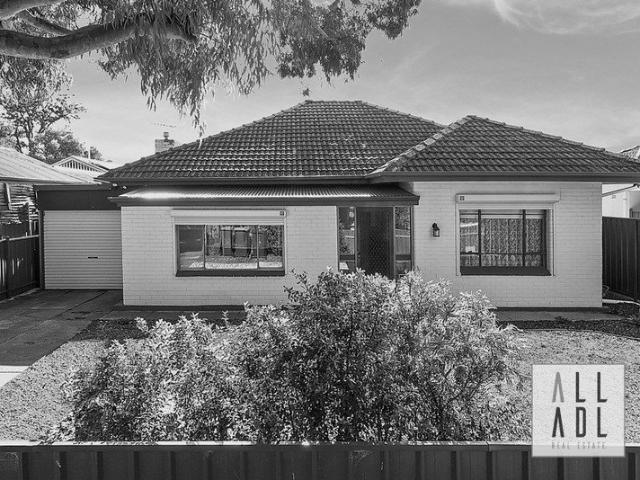 Solid Brick Stunner Low Maintenance Block