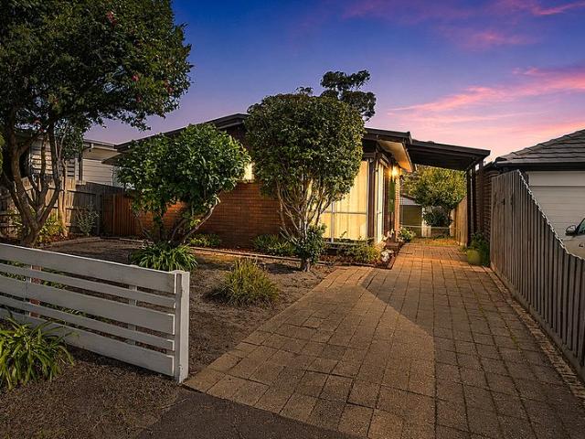 Solid Family Home Walk To The Beach
