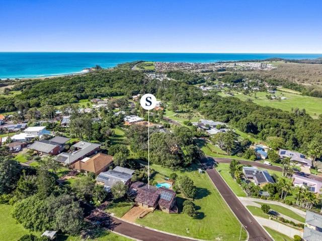 Solid Family Home with Pool and Ocean Views