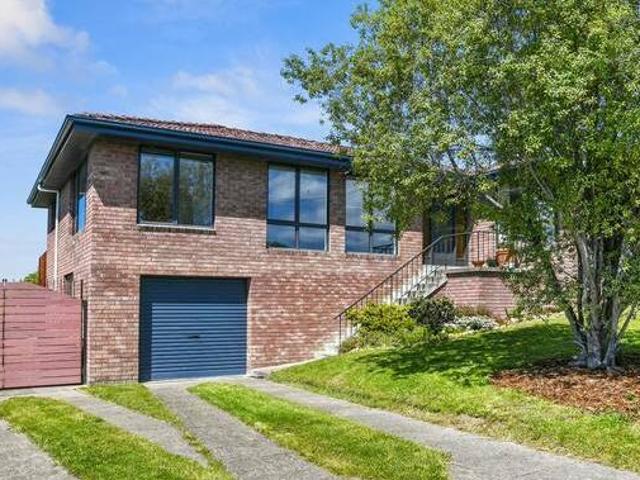 Solid Family Home Near The Beach With Water Views