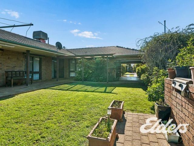 Solid Foundations, Endless Potential on a Generous 865sqm Allotment