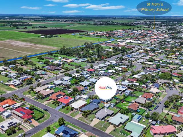 Solid Home, Great Spot, Move In Before Christmas Blink & You Will Miss This One!