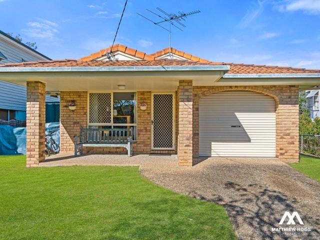 Solid Lowset Brick Home in the Bayside
