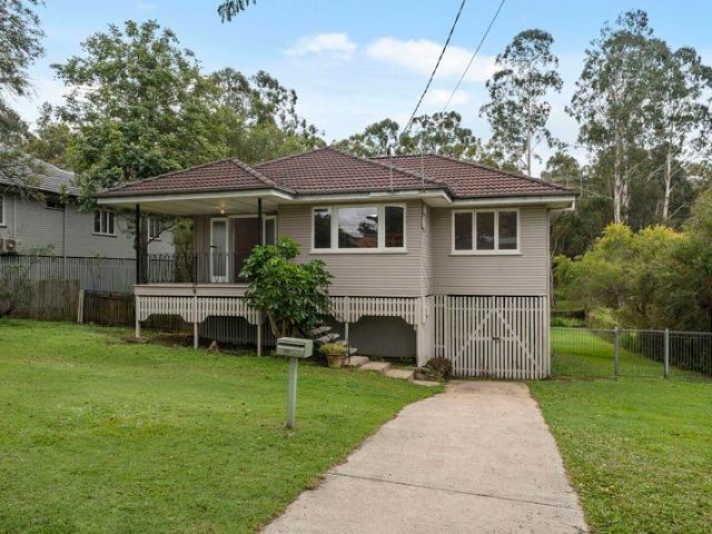 SOLID POST WAR ON 809SQM BLOCK