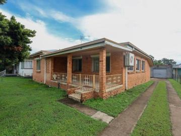 Solid Red Brick Home With Shed & Solar Walk to school!