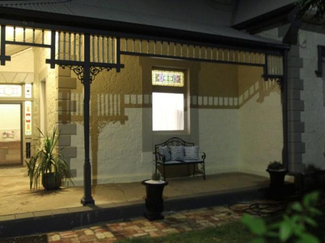 Solid Return Veranda Villa 4/5 Bed, 2 Bath