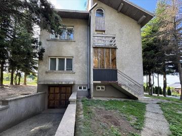 Solidny dom 141 m² z dużą działką i potencjałem