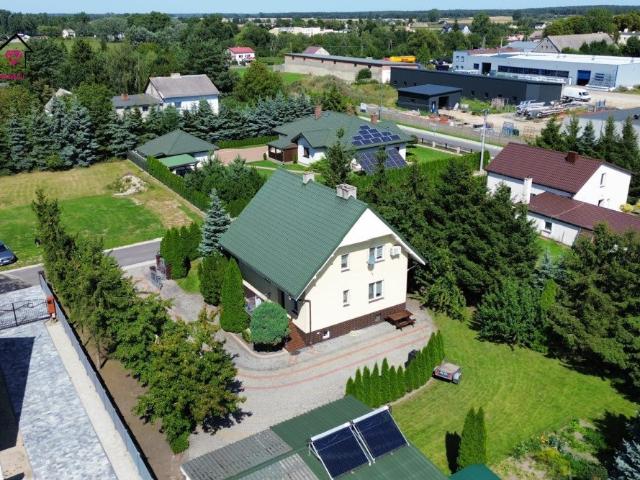 Solidny dom 150 m² z garażem, tarasem i solarnami polecam!
