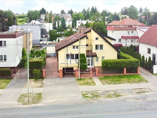 Solidny dom 324 m2 z dużą działką w Miedzyńiu