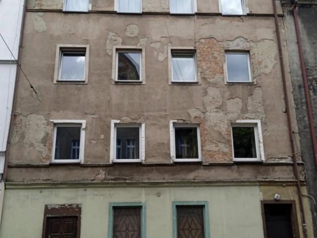 Solidny dom z 12 pokojami i dużym potencjałem inwestycyjnym