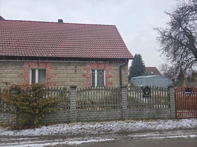 Solidny dom z potencjałem w Jelczu Laskowicach