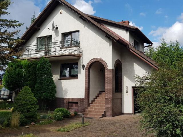 Solidny dom z warsztatem i garażem 163 m² polecam!