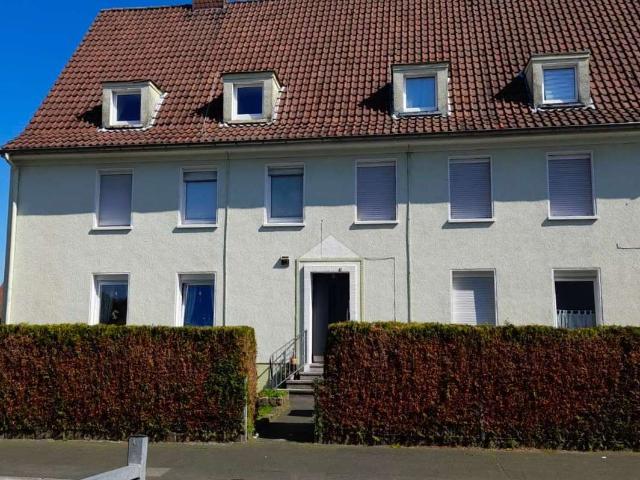 Solide Kapitalanlage in ruhiger Lage – modernisierte 2,5 Zimmer Wohnung mit Garten & Stellplatz