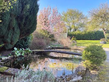 Solide Substanz, jede Menge Platz, wunderschöner Garten