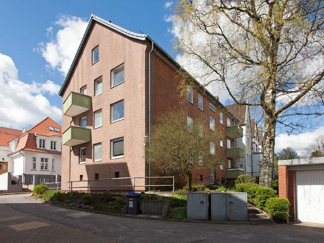 Solide Wohnung mit Balkon