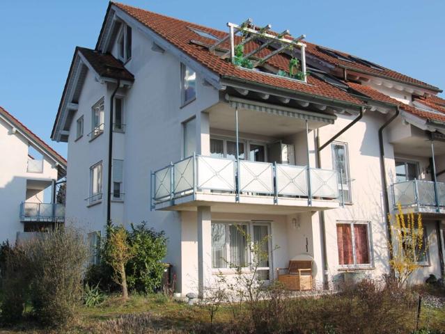 Solide vermietet + viel Potenzial: 3,5 Zi. Wohnung mit Terrasse & Gartenanteil