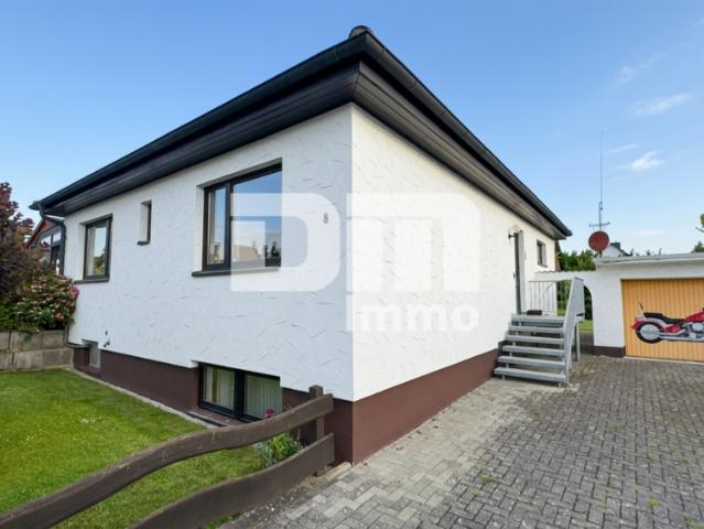 Solider Familien Bungalow mit großem Potenzial in ruhiger Lage mit Wintergarten und Garage
