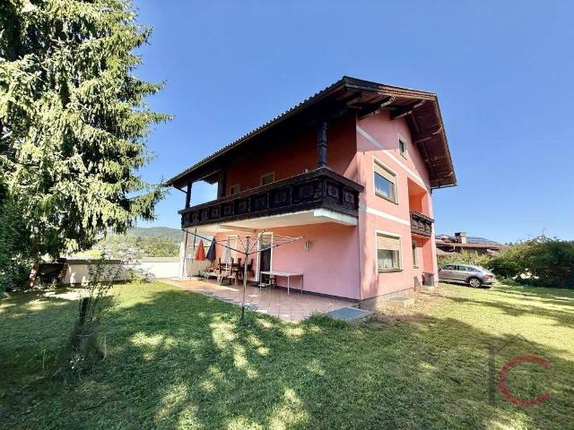 Solides Ein Zweifamilienhaus, großes Grundstück, schöne Ruhe Aussichtslage