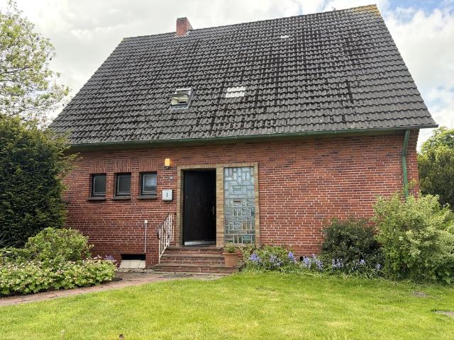 Solides Einfamilienhaus am Deich in Nordenham Tettens