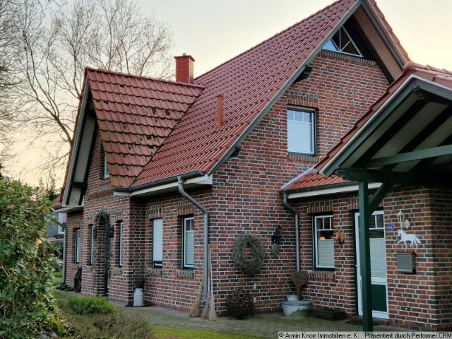 Solides Einfamilienhaus im Friesenstil mit überdachter Terrasse, Doppelcarport in Edewecht/ Landkreis Ammerland