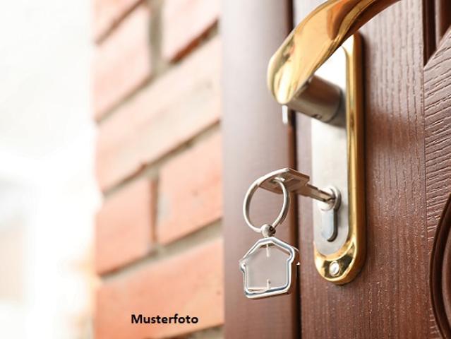 Solides Einfamilienhaus mit Garage