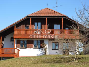 Solides Einfamilienhaus mit großem Grundstück für Gestalter und Familien